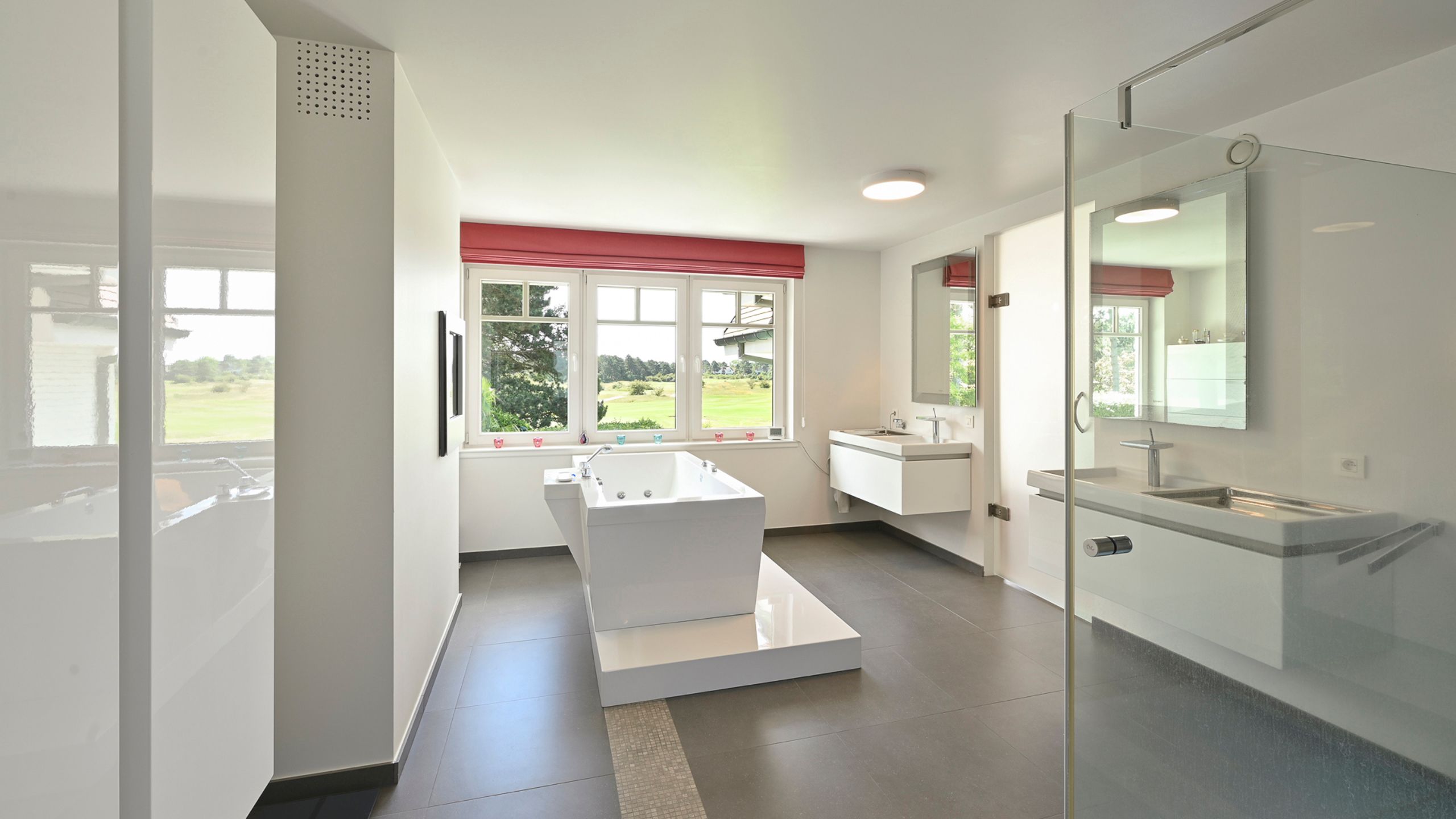 VILLA met panoramisch zicht en unieke ligging aan de golf... foto 19