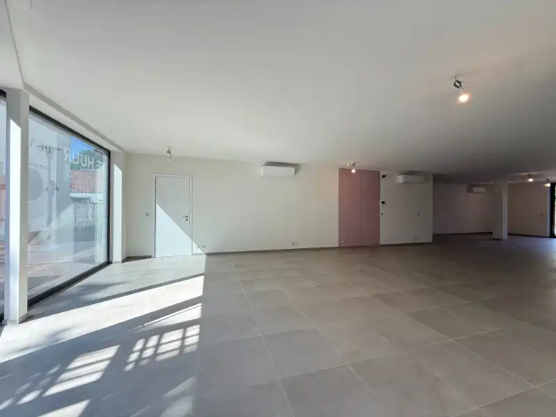 Commerciële handelsruimte van 115 m² op toplocatie (Dorpsplein) foto 7