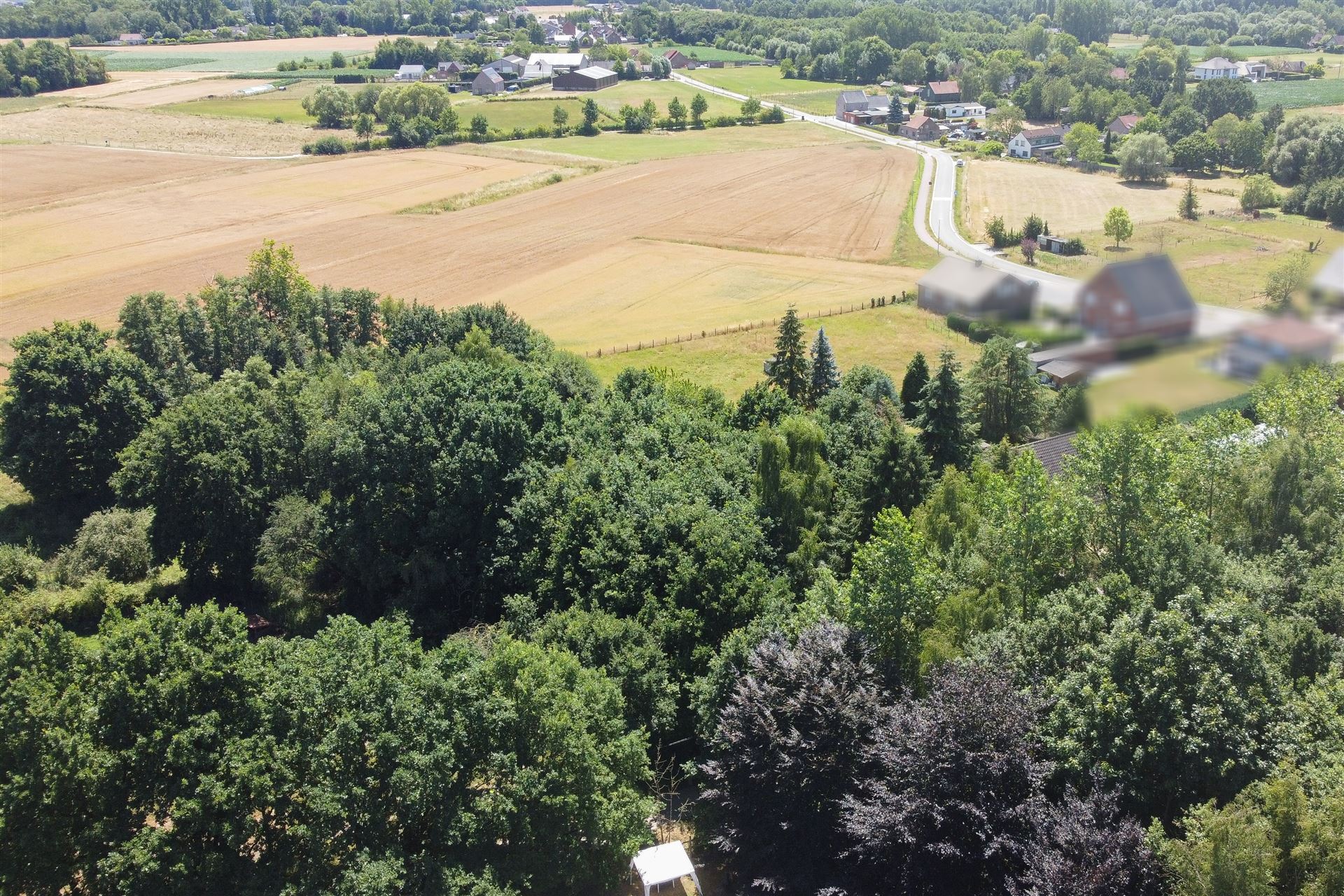 Bouwgrond voor een halfopen bebouwing omringd door groen. foto 3