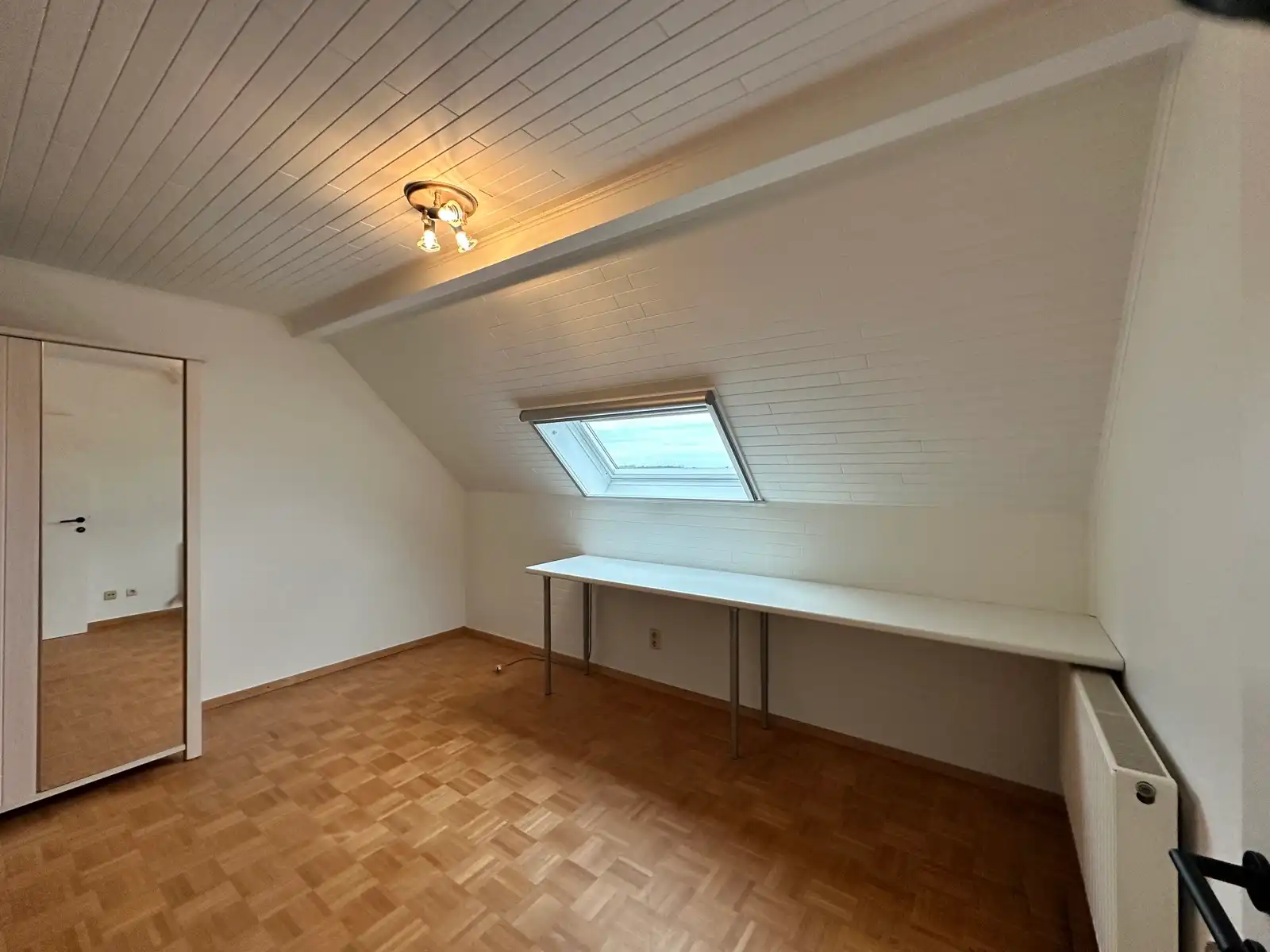 Gerenoveerde instapklare woning met tuin & terras & garages foto 32