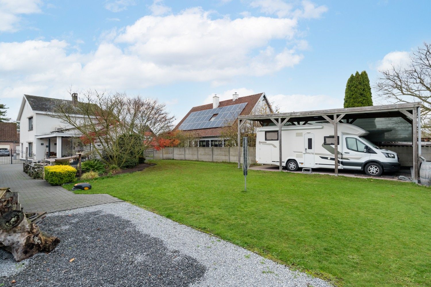 Vrijstaande woning met prachtig uitzicht op weilanden, rustige ligging nabij de Nederlandse grens! foto 49