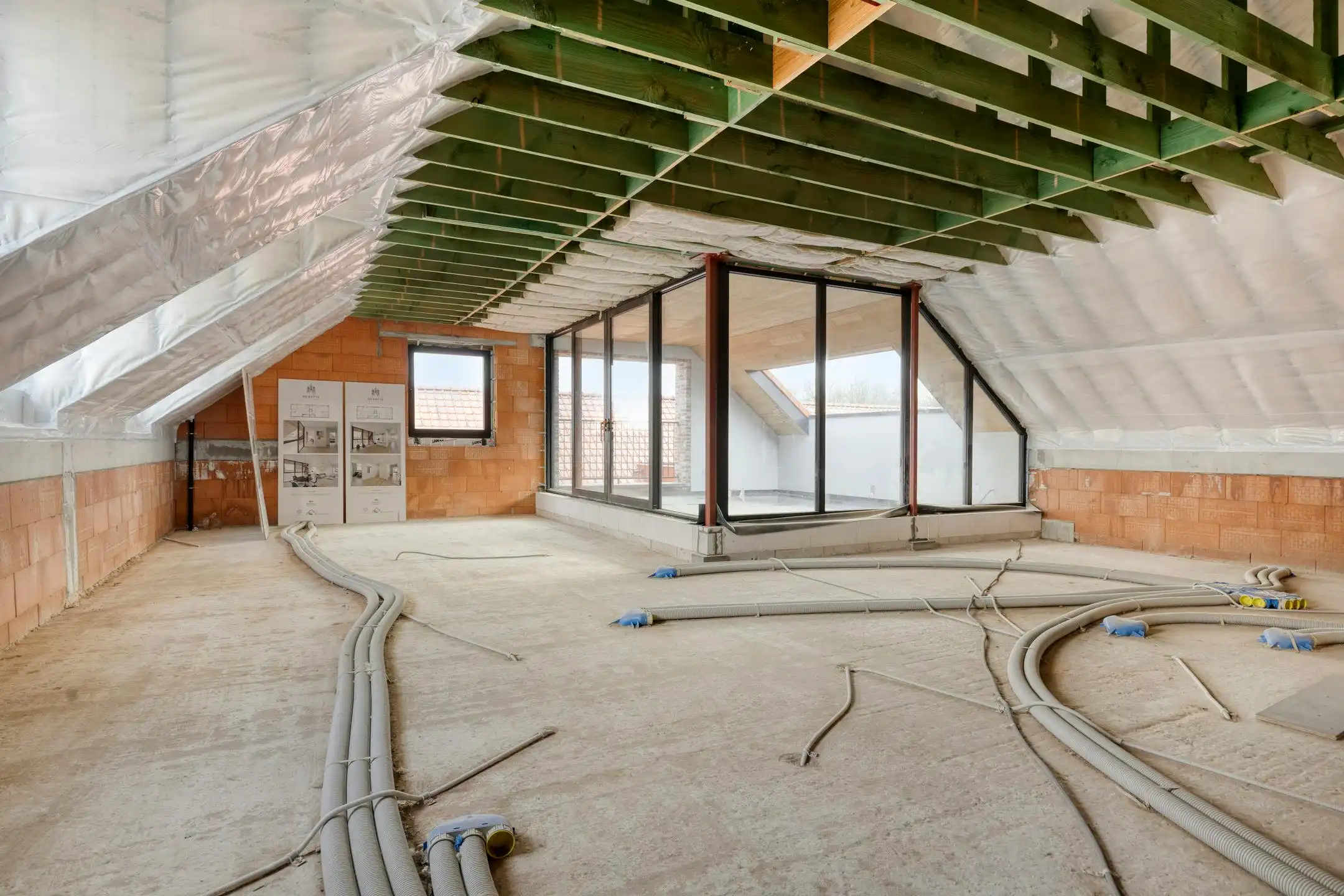 Unieke casco loft (237 m²) met terras in St-Martens-Bodegem foto 2