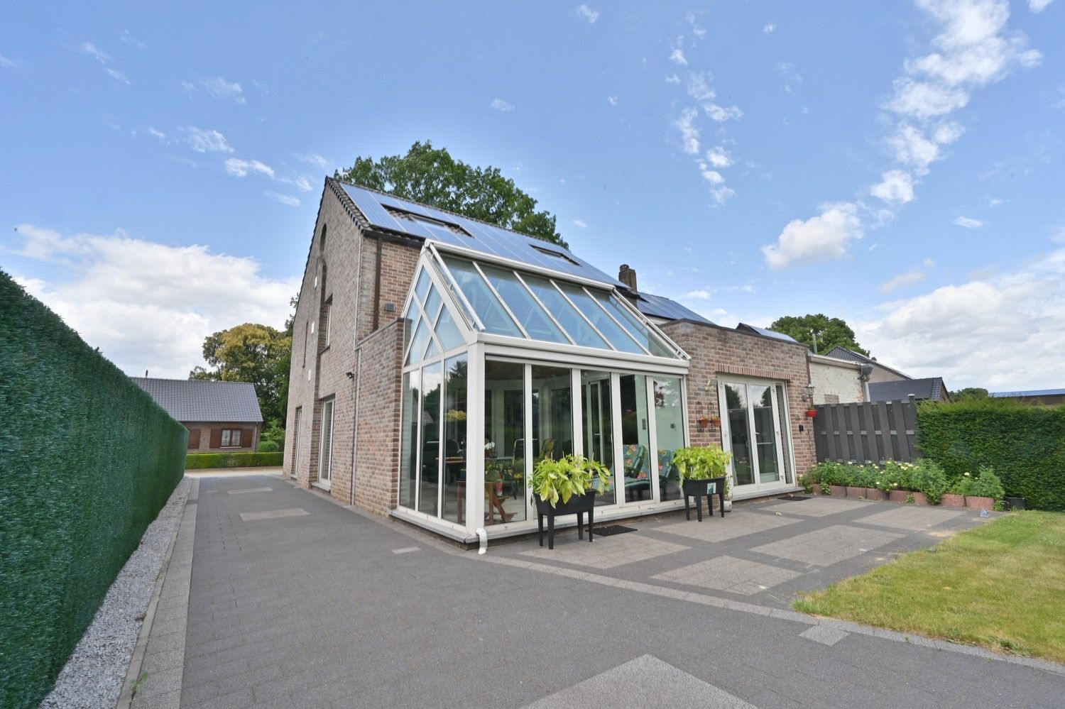 Halfvrijstaande woning met lift en zonnepanelen, zeer mooi gelegen aan de bosrand van Lanaken foto 3