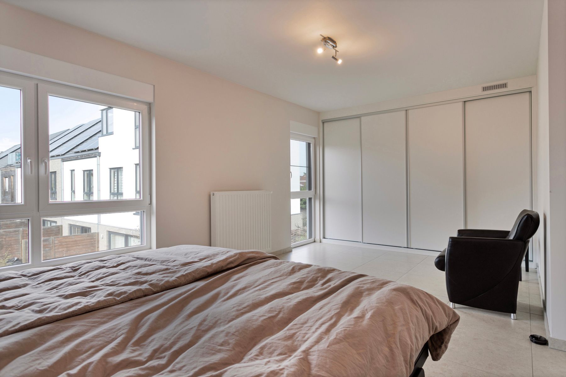 Recente instapklare woning met 4 slaapkamers ! foto 10