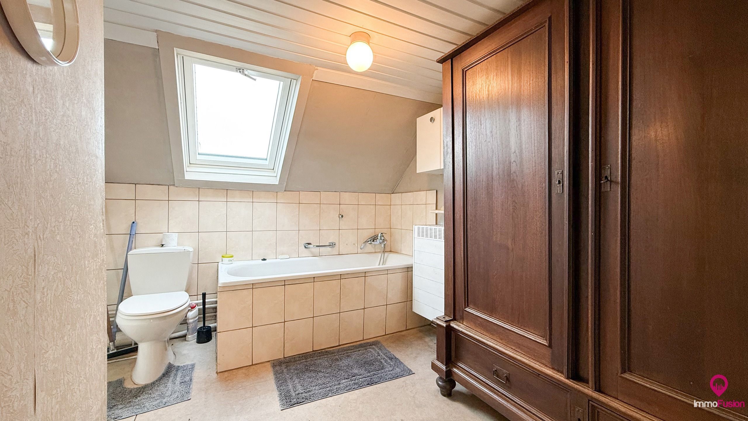 Ruime boerderij op ±33a met stallen en renovatiepotentieel! foto 12