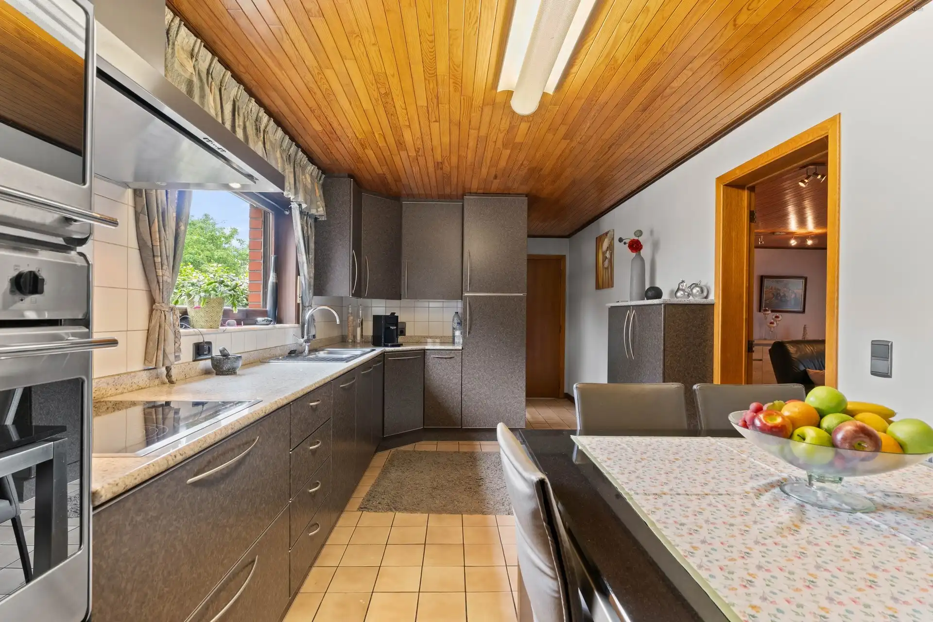 2 Vergunde magazijnen, showroom en woning op een ruim perceel foto 14