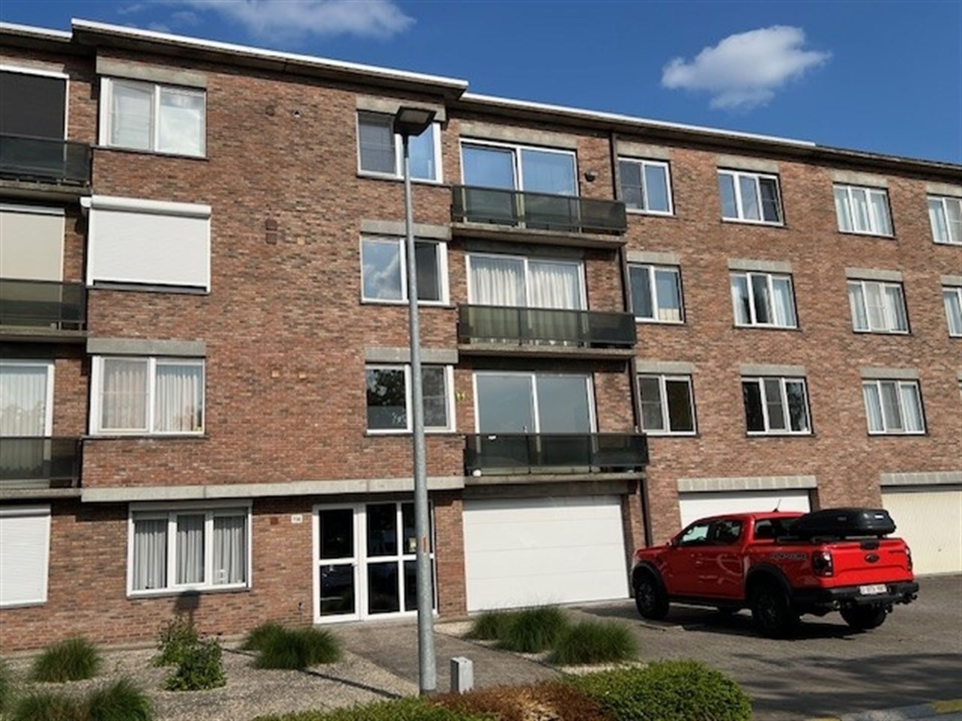 Charmant 2 slkps app met mogelijkheid tot garage! foto {{pictureIndex}}