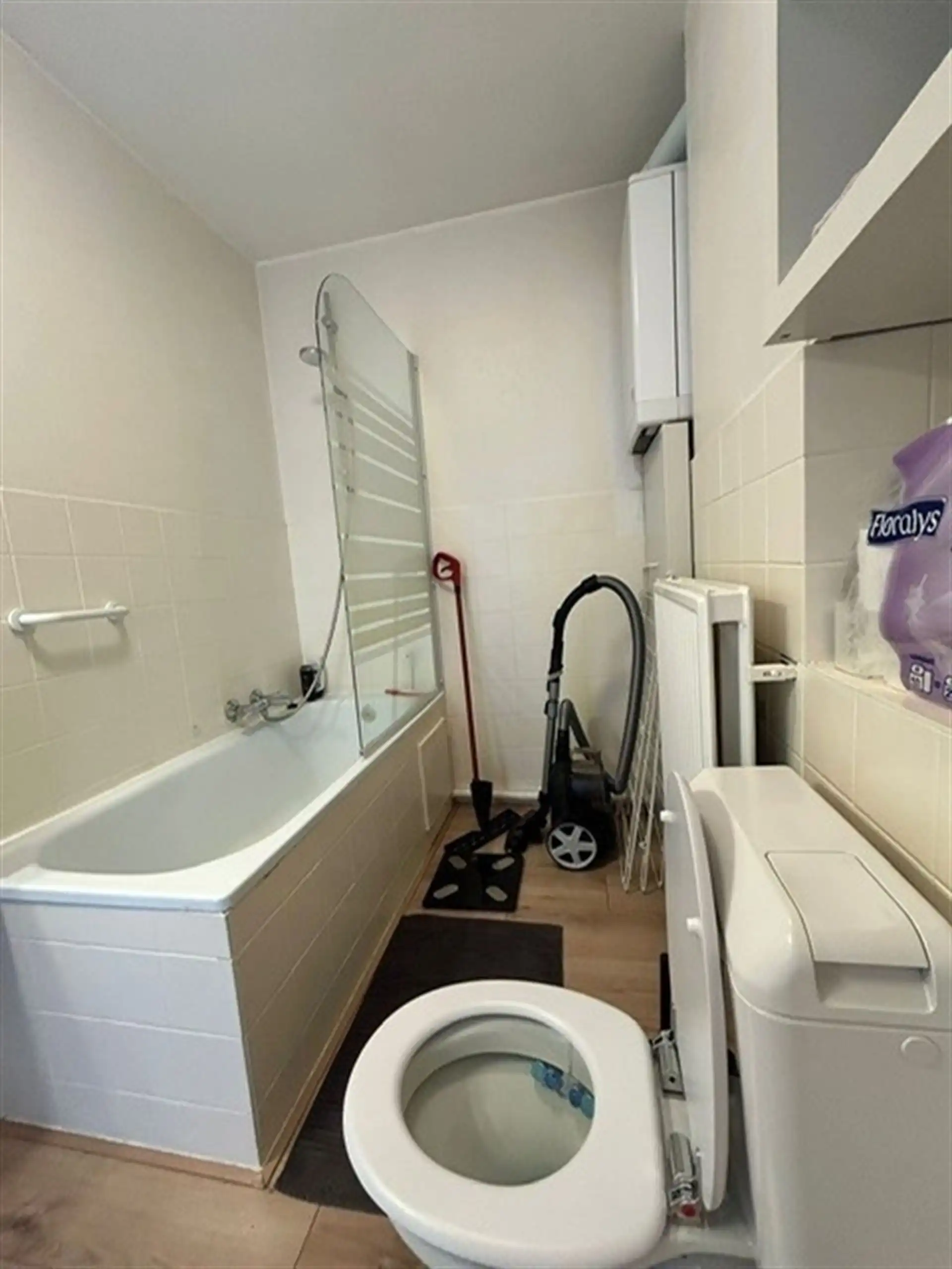 AANGENAAM APPARTEMENT MET TERRAS EN KELDERBERGING, RUSTIG GELEGEN NABIJ DE DORPSKERN foto 8