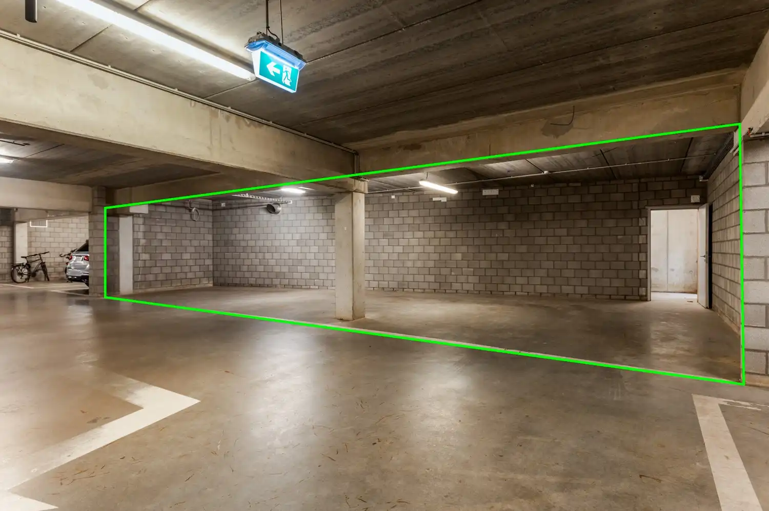 Riant handelspand (723m²) + 5 autostaanplaatsen & garagebox te Wijnegem! foto 15