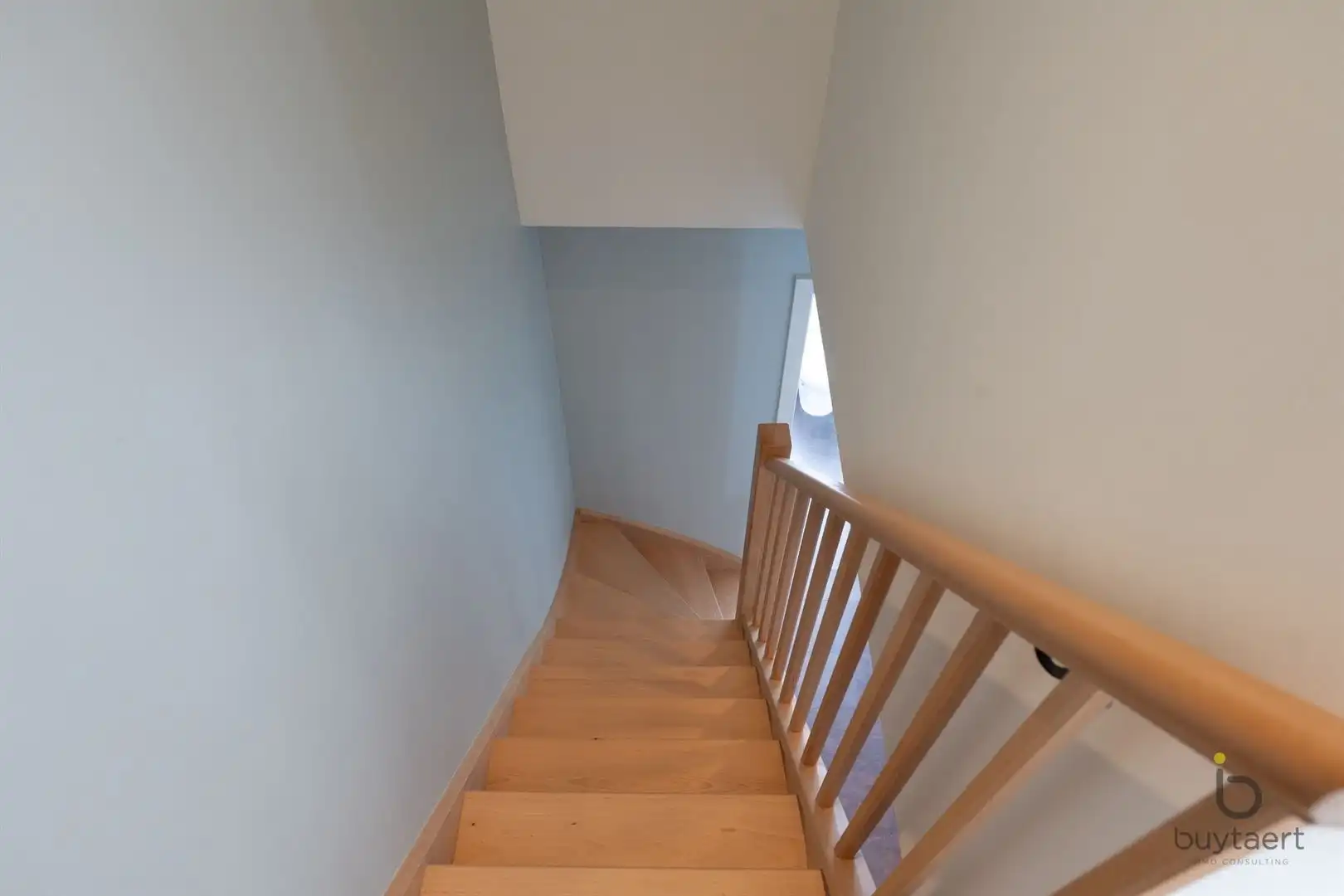 INSTAPKLARE CENTRAAL GELEGEN RIJWONING MET DRIE SLAAPKAMERS EN GEZELLIG TUINTJE! foto 30