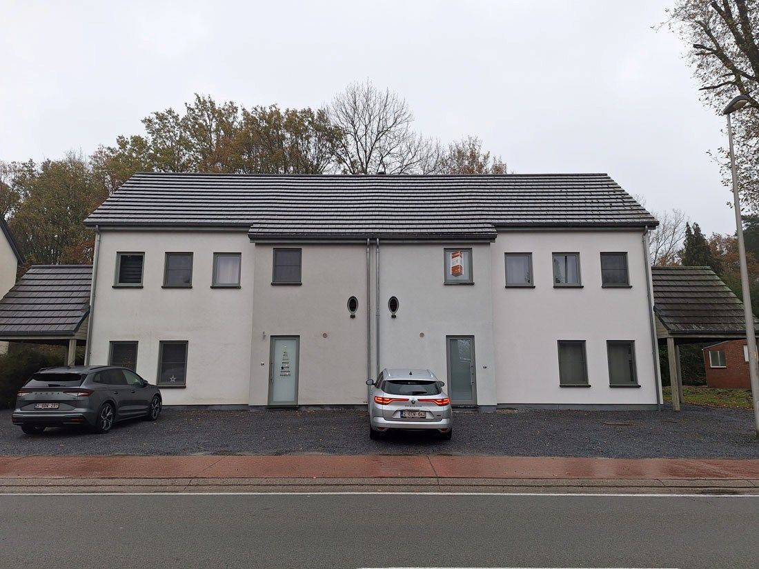 Moderne woning met een laag energieverbruik foto {{pictureIndex}}