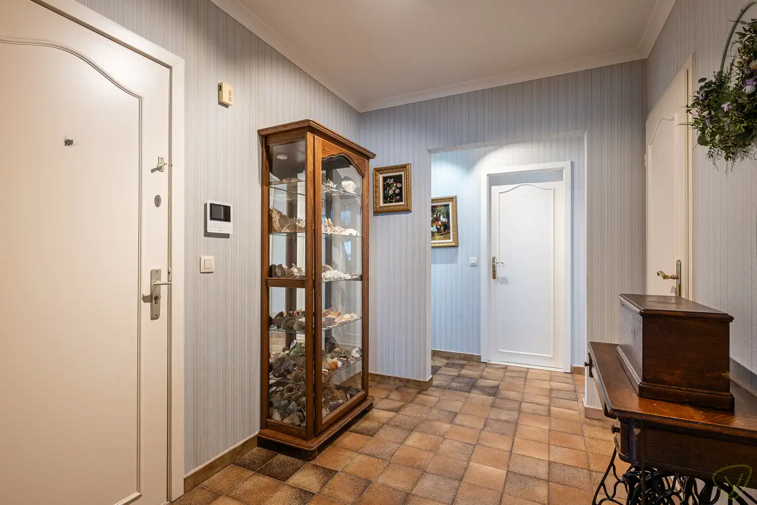 Prachtig en ruim hoekappartement in een rustige residentie nabij de Markt van Eeklo! foto 3