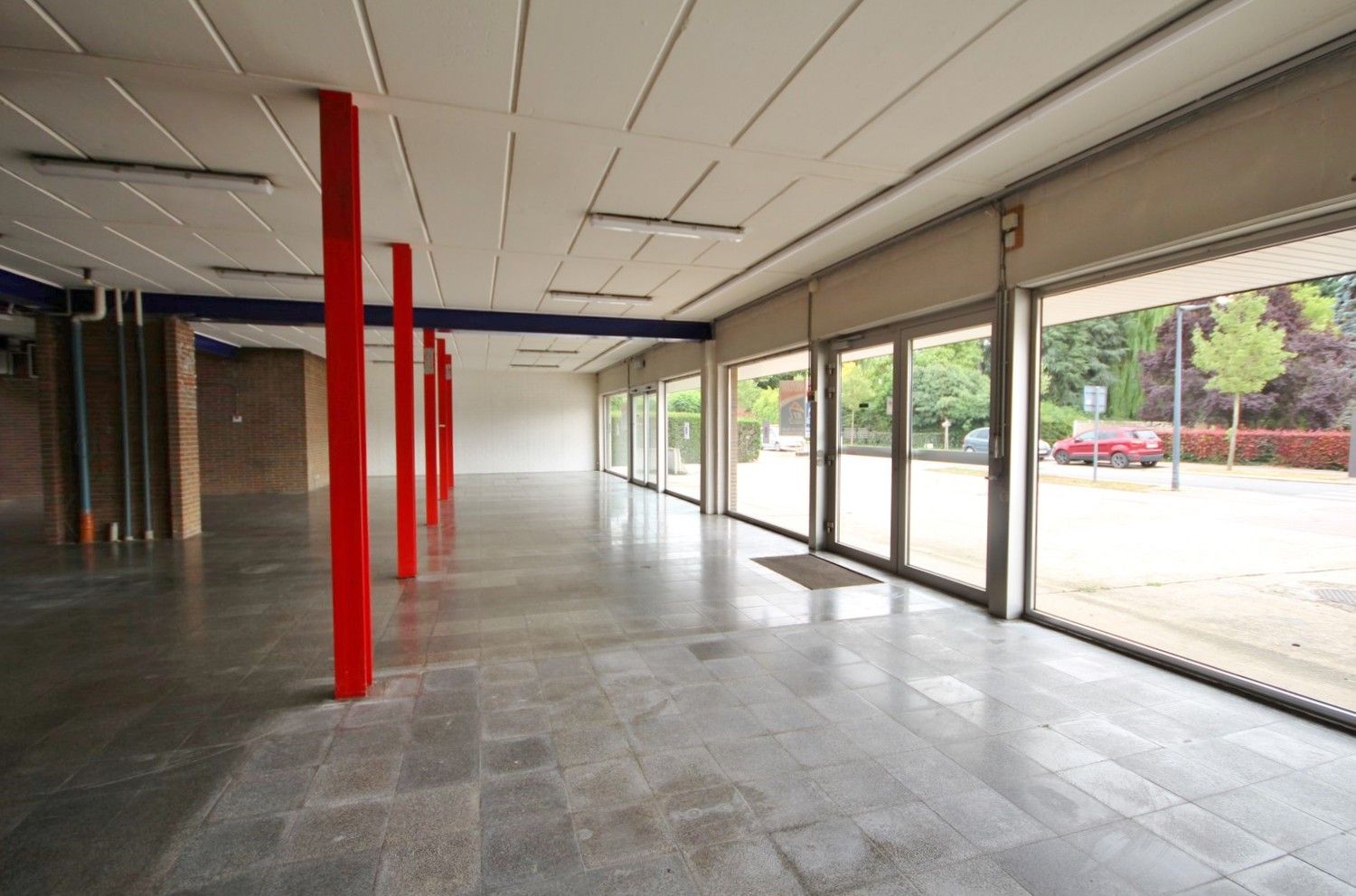 Ruim handelspand met magazijn op toplocatie foto 6