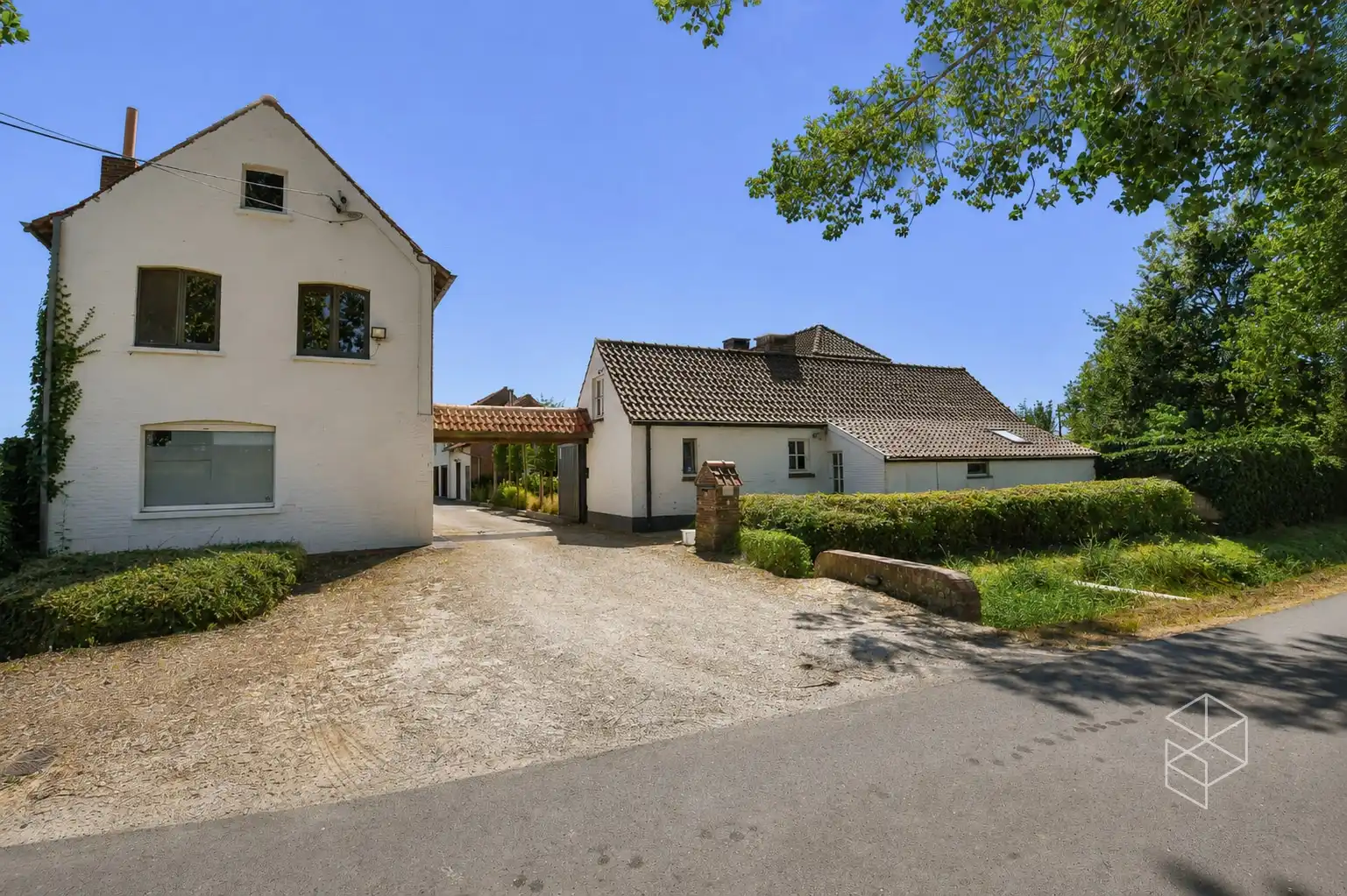 Landhuis met zwembad, bijgebouw en weide op 10&nbsp;570 m² foto 2