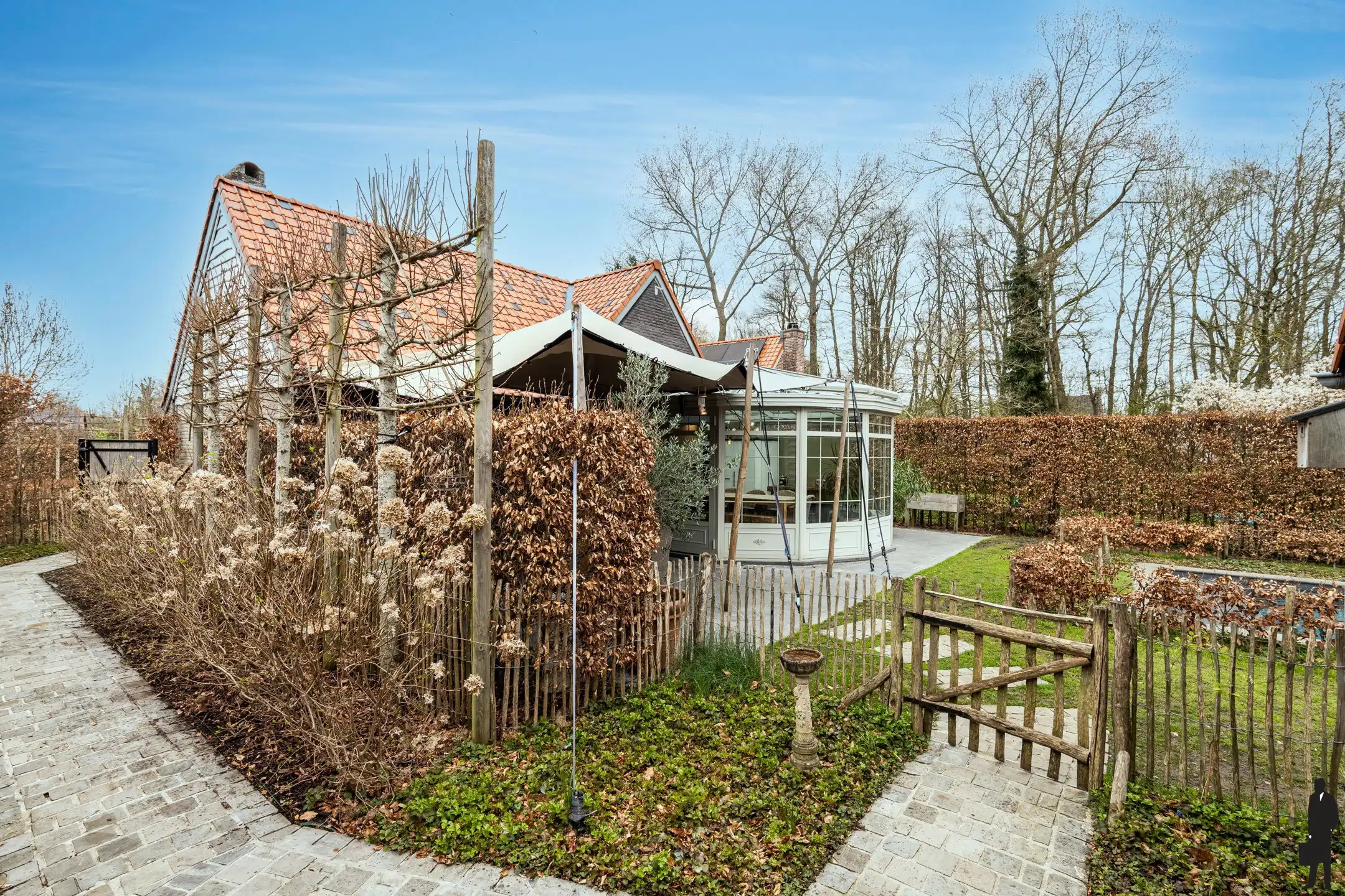 Instapklare woning met bijgebouw, zwembad en zuidtuin! foto 14