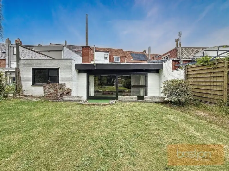 Te renoveren woning met tal van mogelijkheden in hartje Marke foto 2