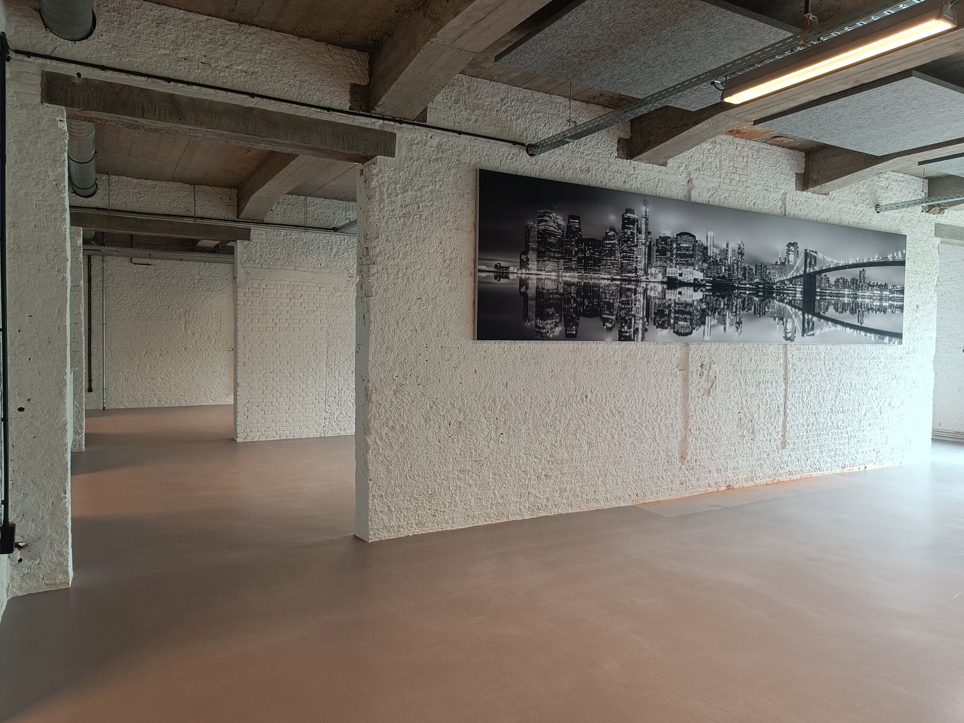 Volledig gerenoveerde polyvalente ruimte  te huur, ook tijdelijke huur / POP-UP van max. 4 maanden mogelijk ! foto 8