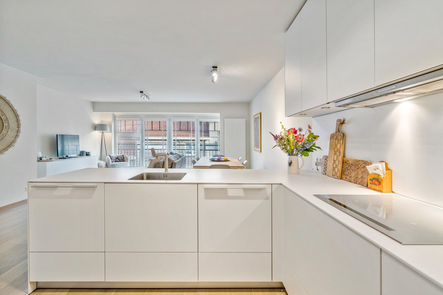 Volledig instapklaar, hedendaags en zeer stijlvol gemeubeld appartement met 2 slaapkamers foto 4