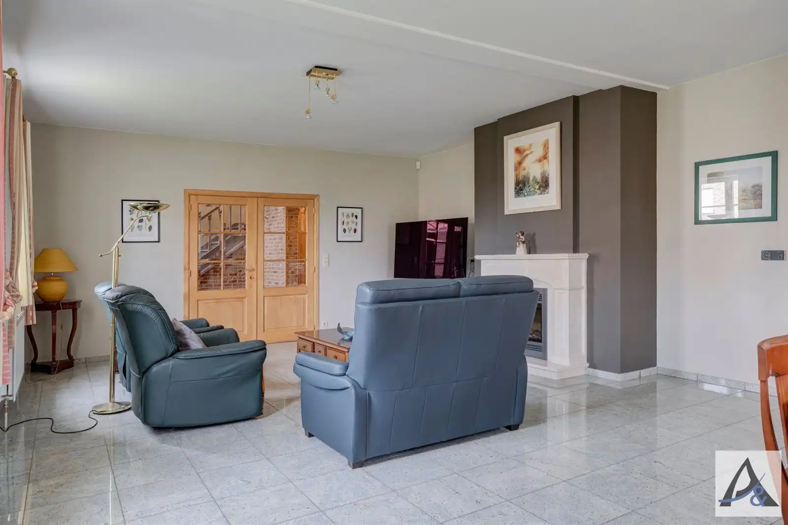 Exclusieve villa met ruime loods in hartje Munsterbilzen foto 25