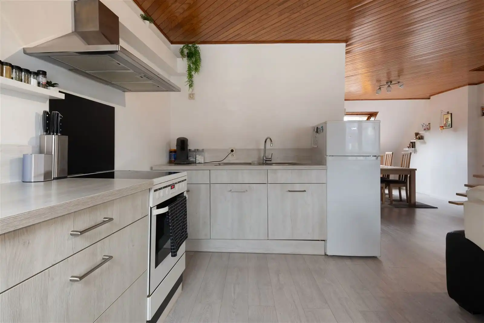 Ruim herenhuis in hartje Aalst foto 23