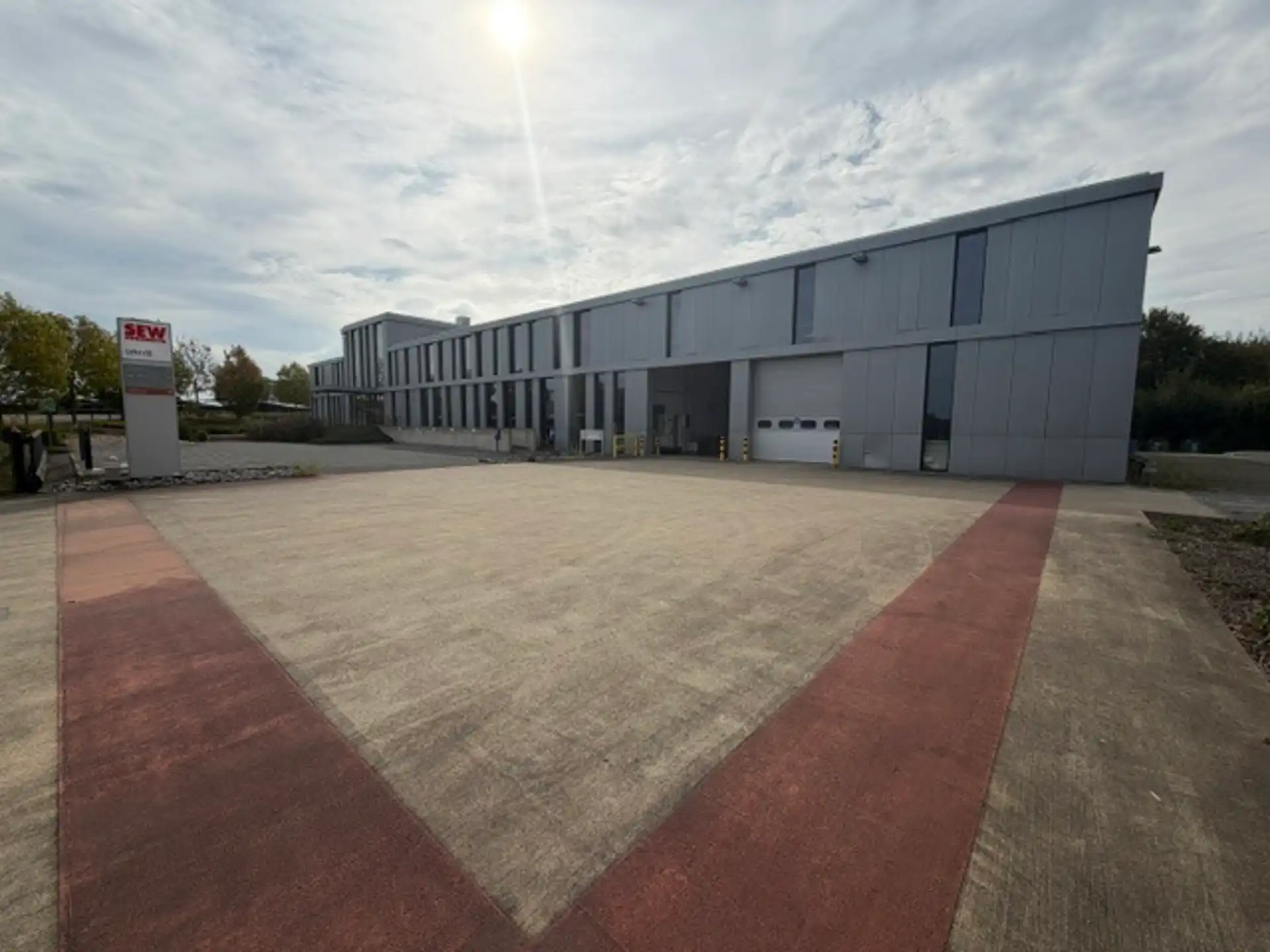 Recent en kwalitatief semi-industrieel bedrijfsgebouw – 3.790 m² op 8.989 m² foto 10