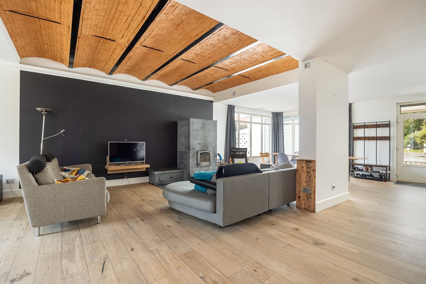Een bijzondere woning op een bijzonder rustige locatie. foto {{pictureIndex}}