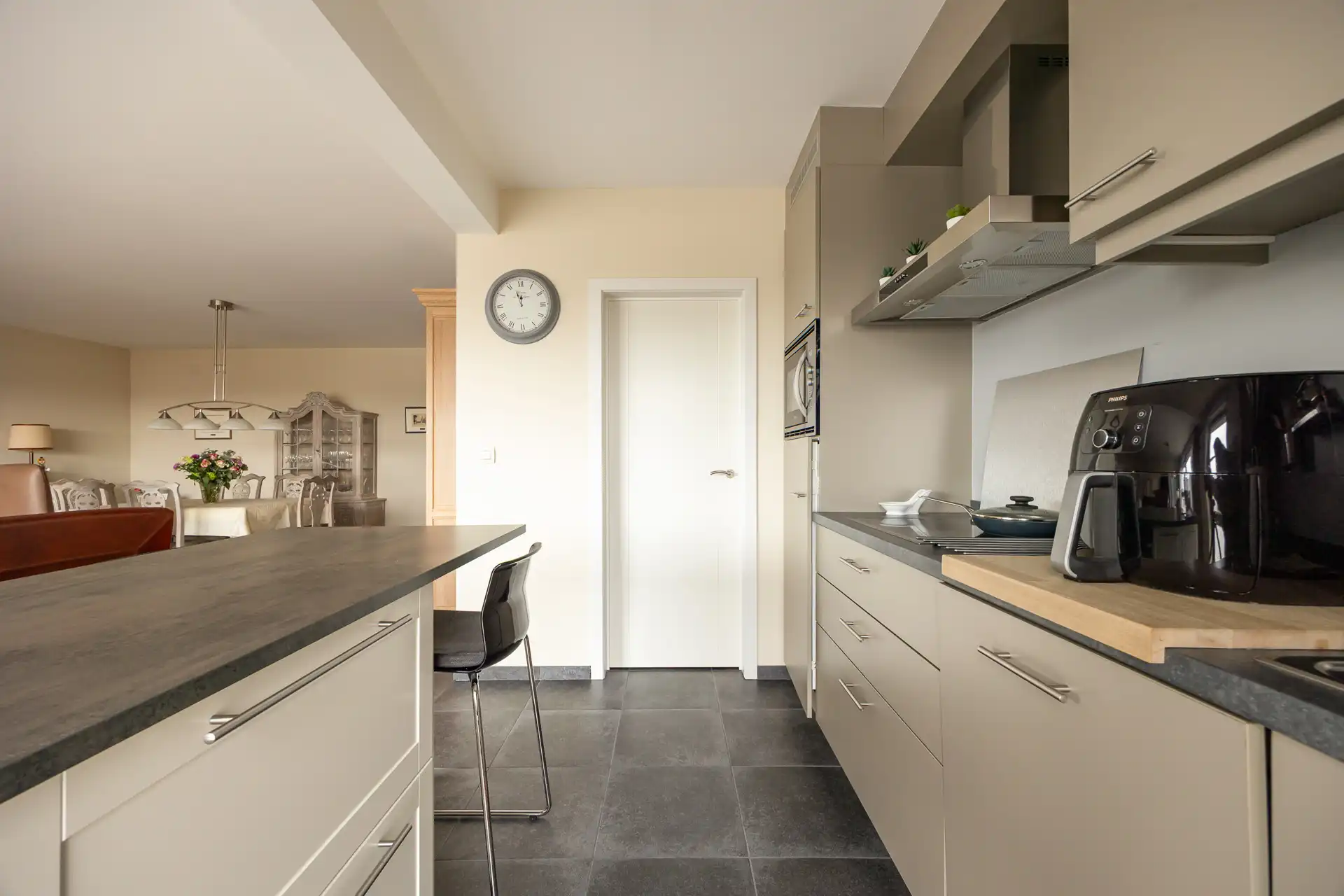 Ruim recent app. (2013 ) met 2 slpk's en garagebox foto 7