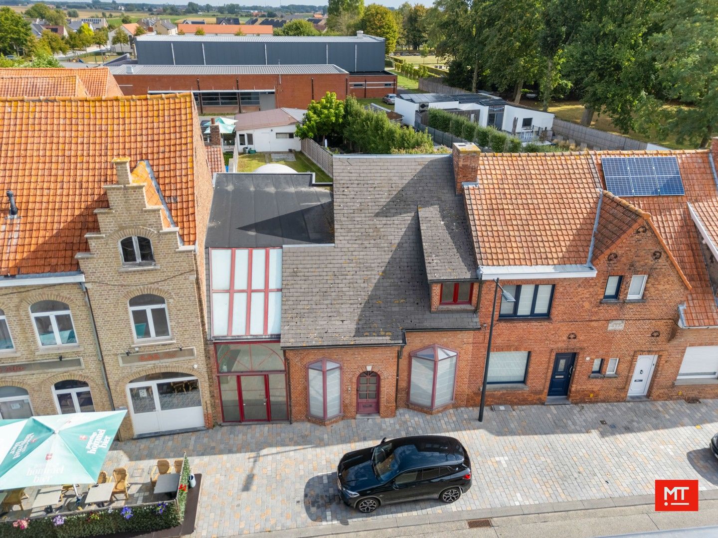 Bijzonder ruime woning met opslagruimte, dubbele garage en uitweg in centrum Langemark foto 27