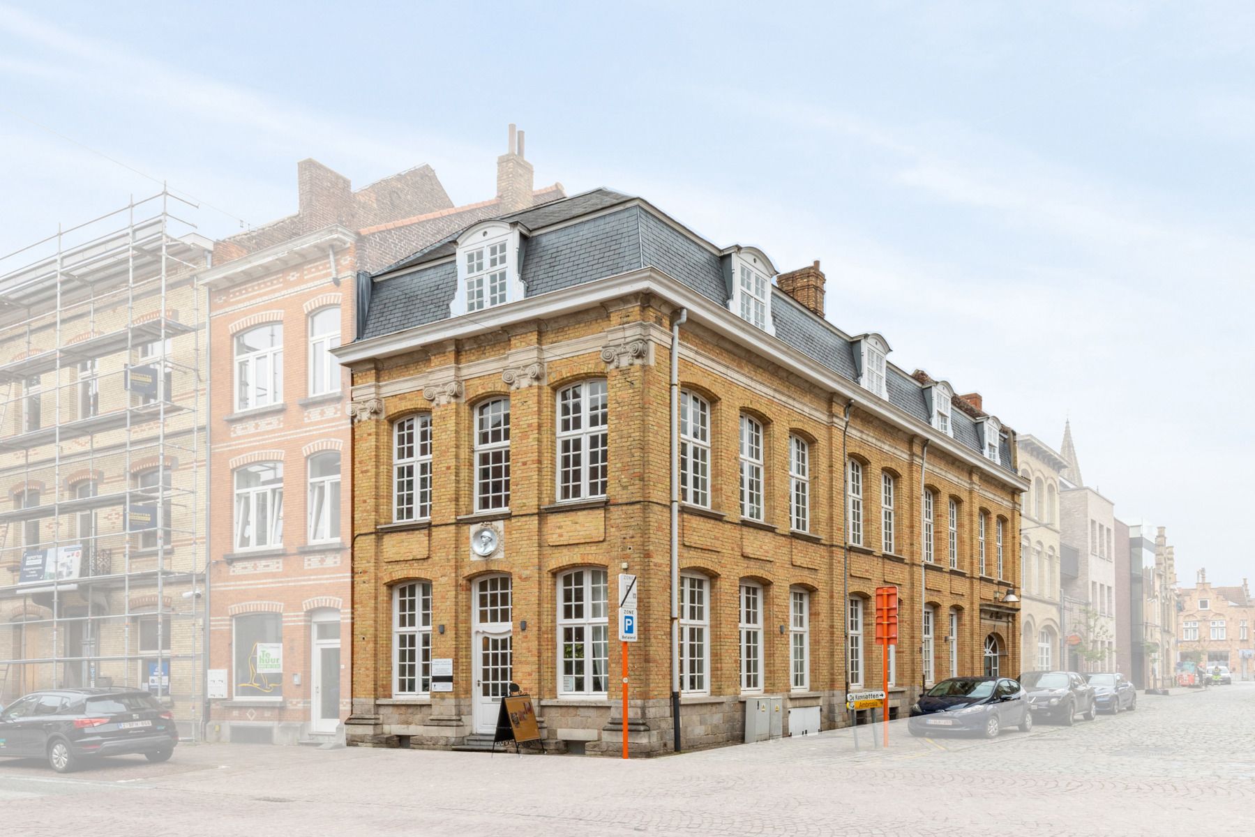 Historisch herenhuis in het hartje van Ieper foto 2