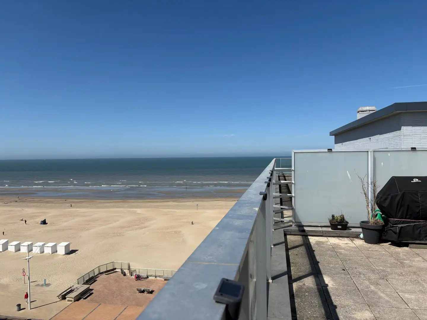 Zonnige penthouse op topligging met zijdelings zeezicht te Koksijde. foto 3