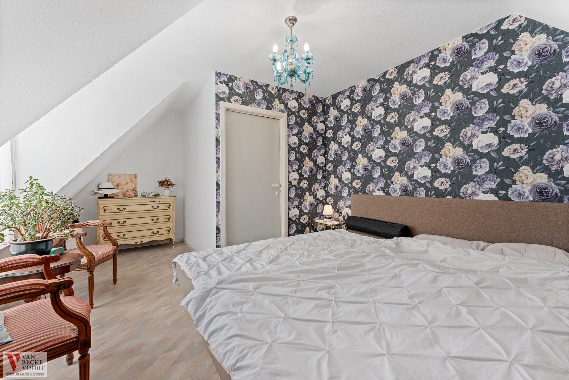 Halfopen woning opgedeeld in 2 units foto 18