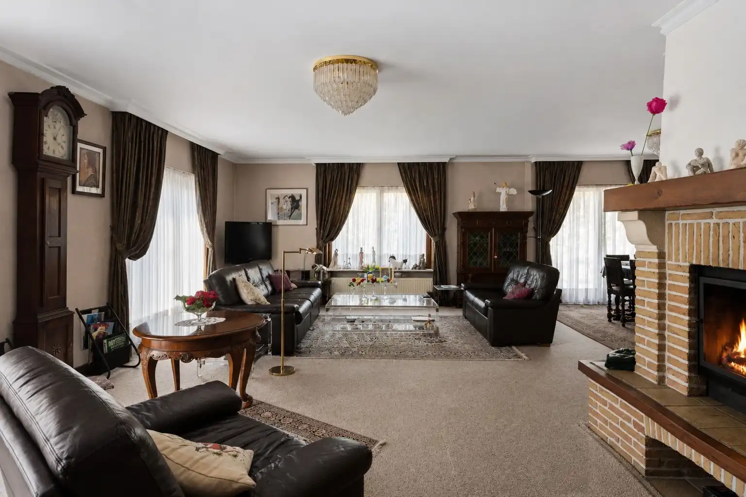 Karaktervolle alleenstaande woning met 4 slaapkamers foto 3
