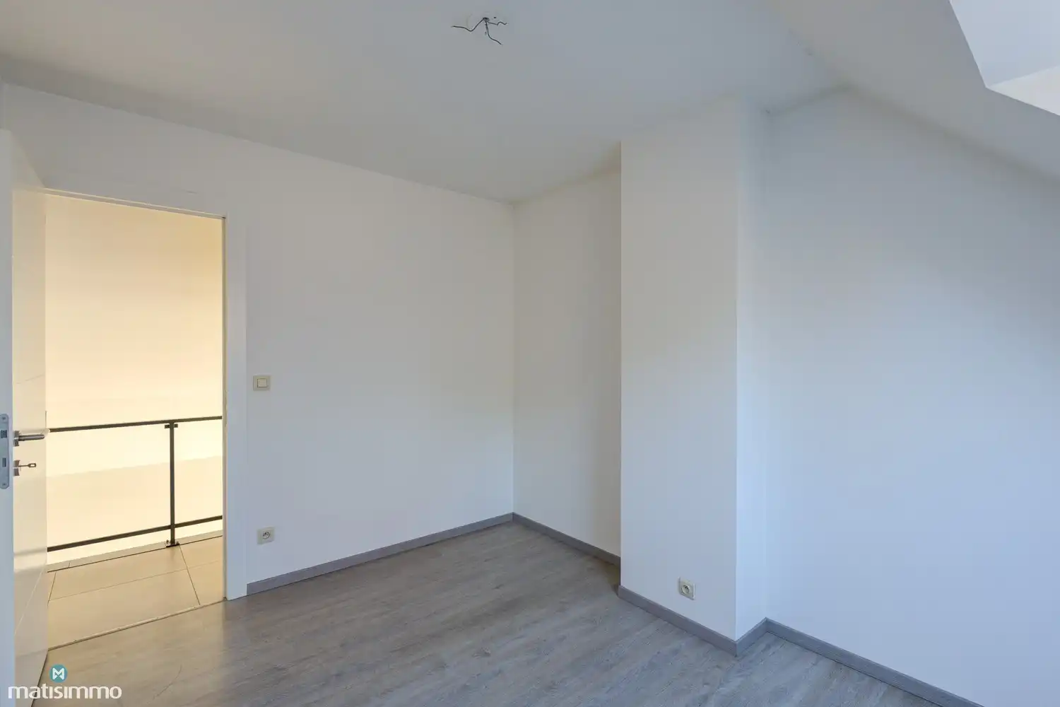 DUPLEXAPPARTEMENT MET 3 SLAAPKAMERS, TERRAS EN ONDERGRONDSE AUTOSTAANPLAATS NABIJ HET CENTRUM VAN BILZEN foto 25