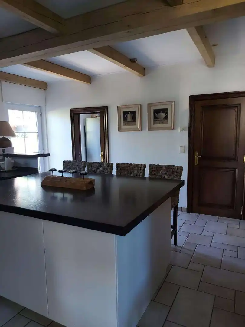 Prachtige woning met 7 slaapkamers en 5 badkamers! foto 16