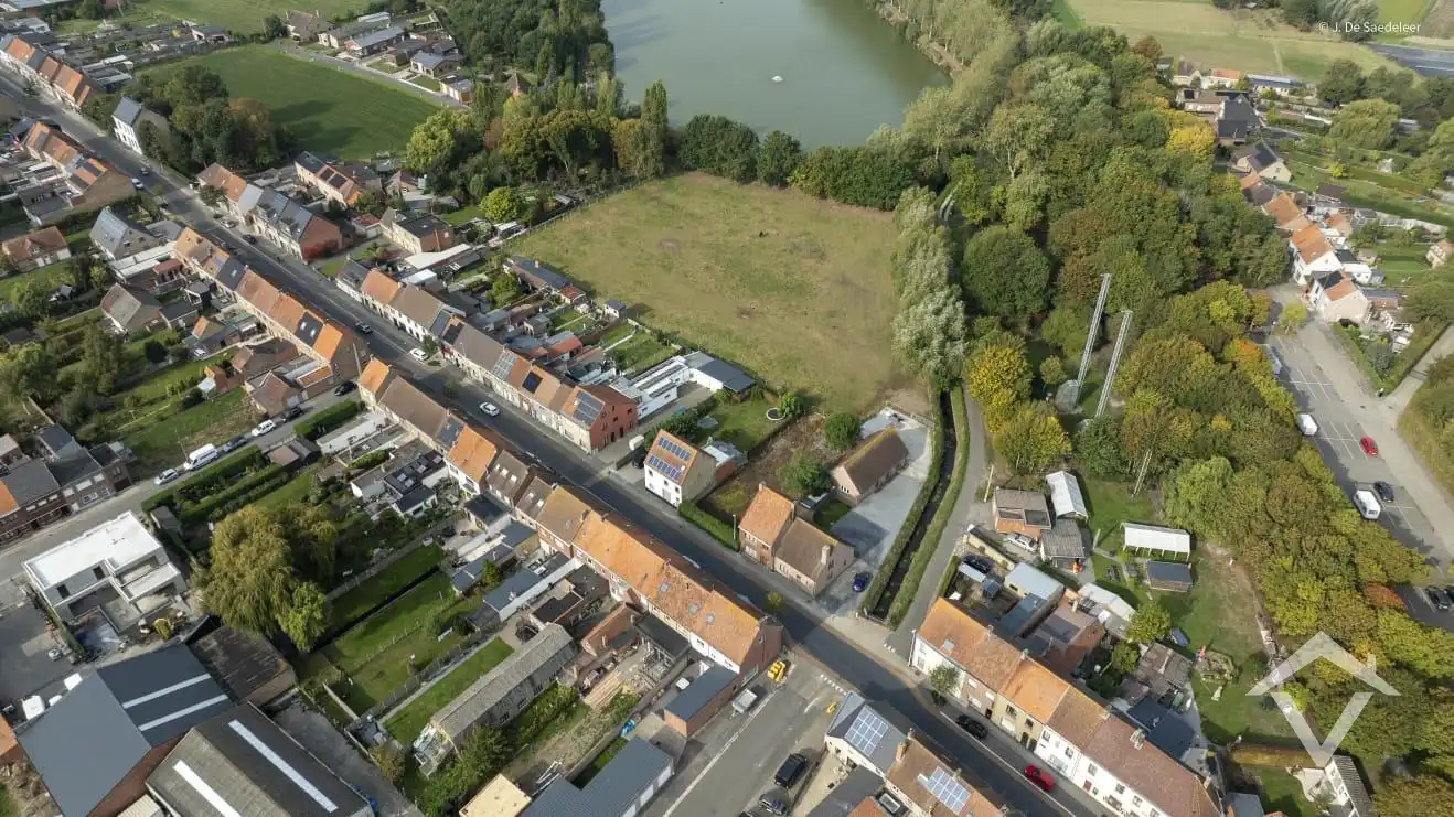 Alleenstaande woning met naastliggend stuk bouwgrond en weide te Eernegem foto 35