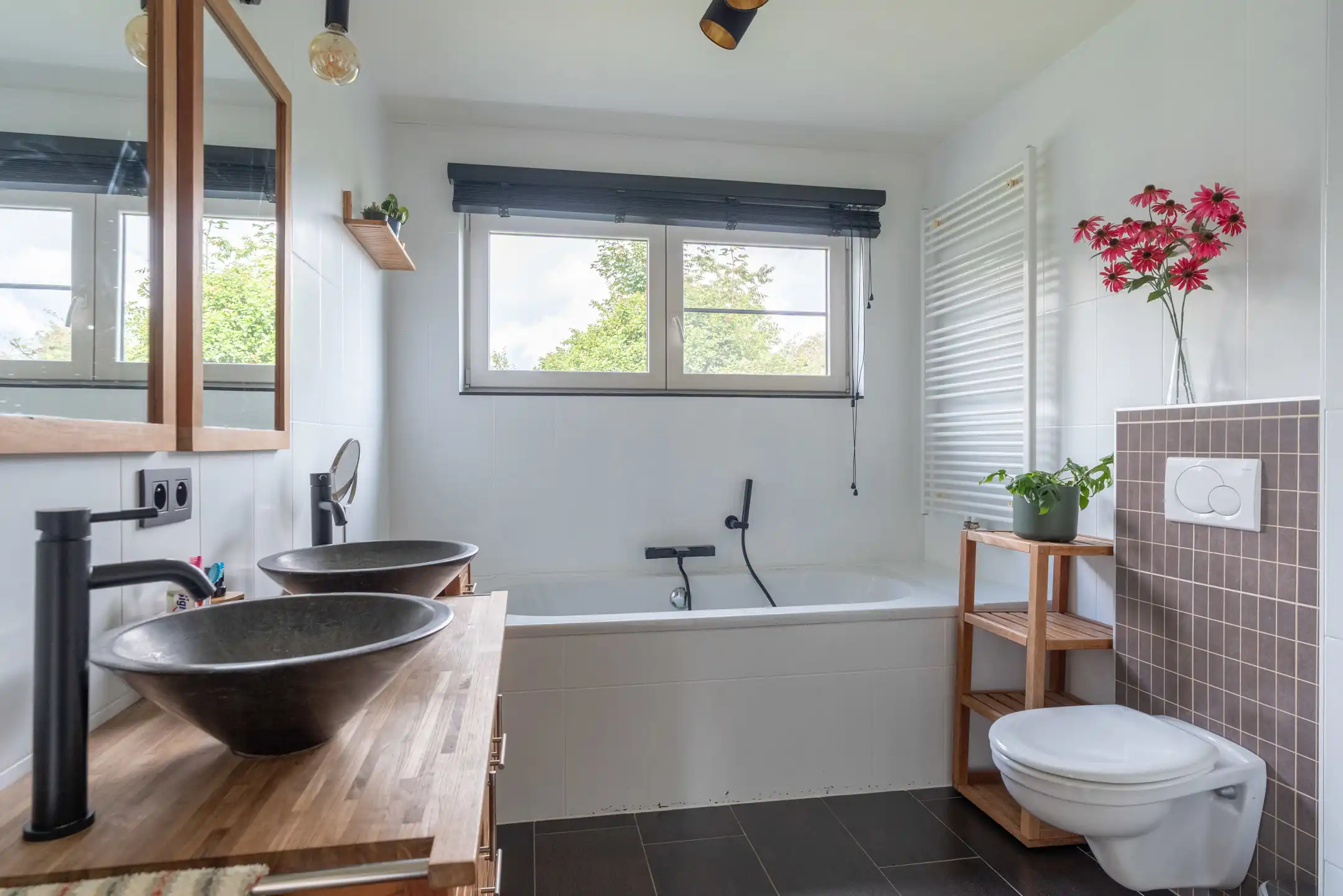 Instapklare 3 slaapkamerwoning met bureau en tuin te Turnhout foto 12