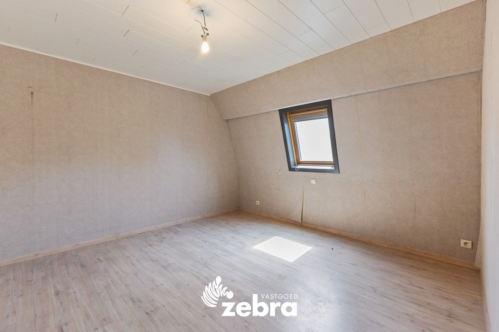 Te renoveren woning met stadskoer in centrum Tielt! foto 10
