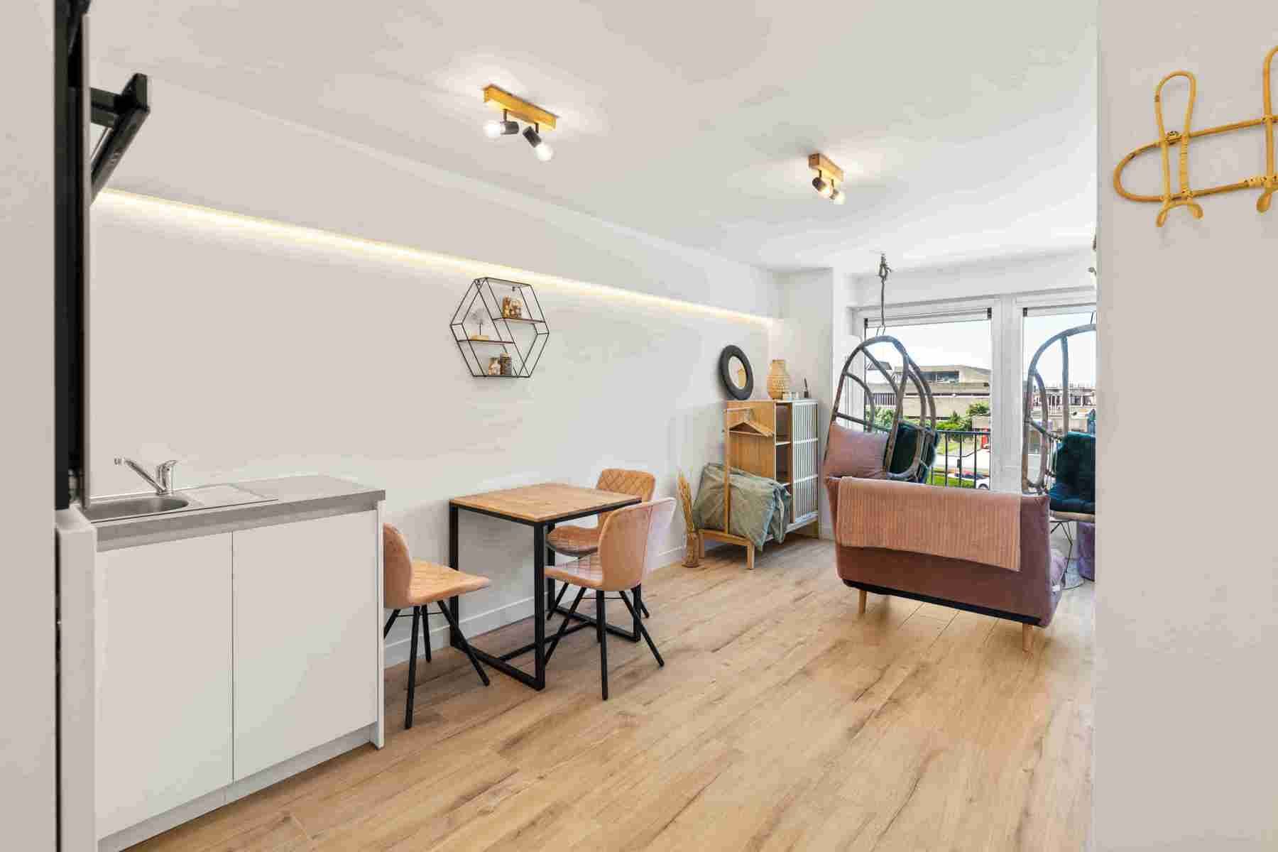 Trendy gemeubelde studio vlakbij het strand in Oostende. foto 2