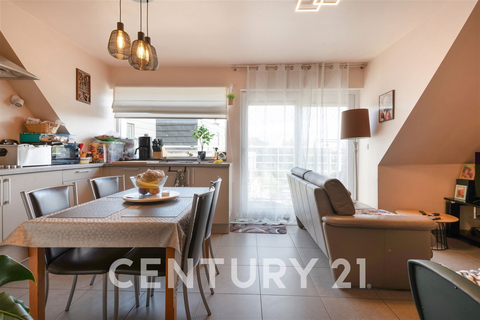 Instapklaar duplexappartement op toplocatie te Wetteren! foto 2