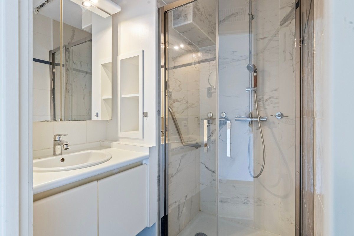 Ruim appartement met drie slaapkamers, twee terrassen en parking te koop! foto 14