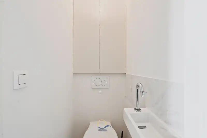 Smaakvol ingericht 2-slaapkamerappartement met adembenemend frontaal zeezicht foto 12