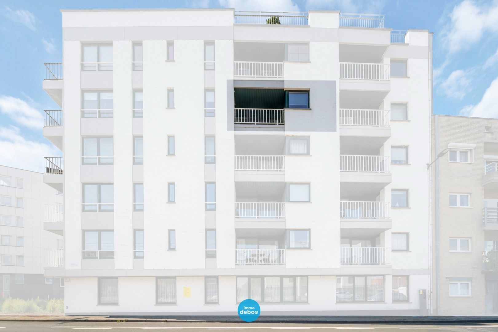 Instapklaar appartement met zonneterras en zijdelings zeezicht foto 11