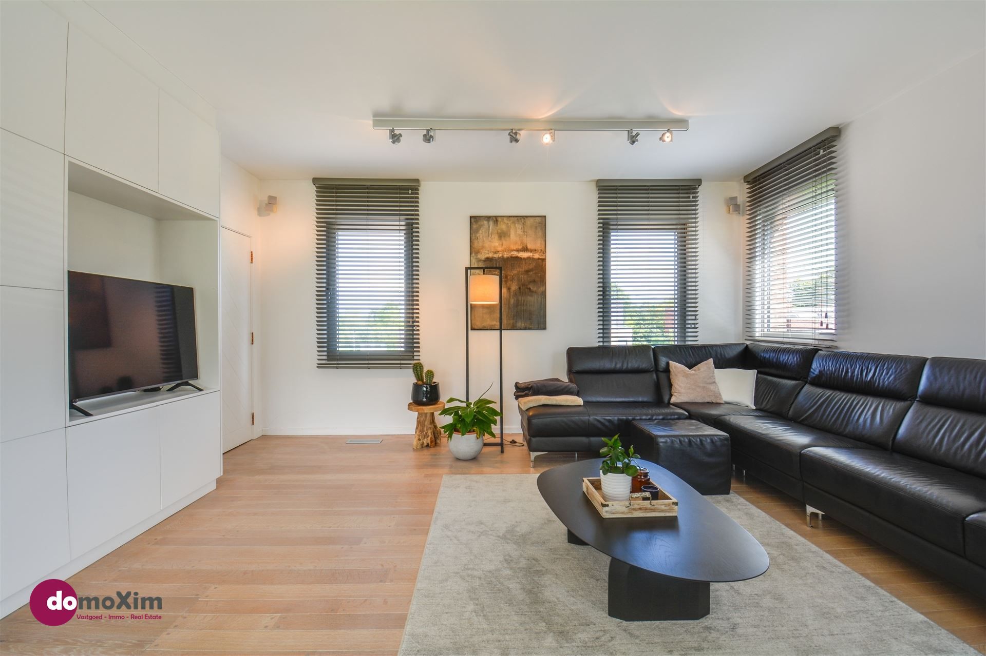 Speelse, vrijstaande woning met 384 m² woonplezier en een ZW-gerichte tuin vol privacy foto 4