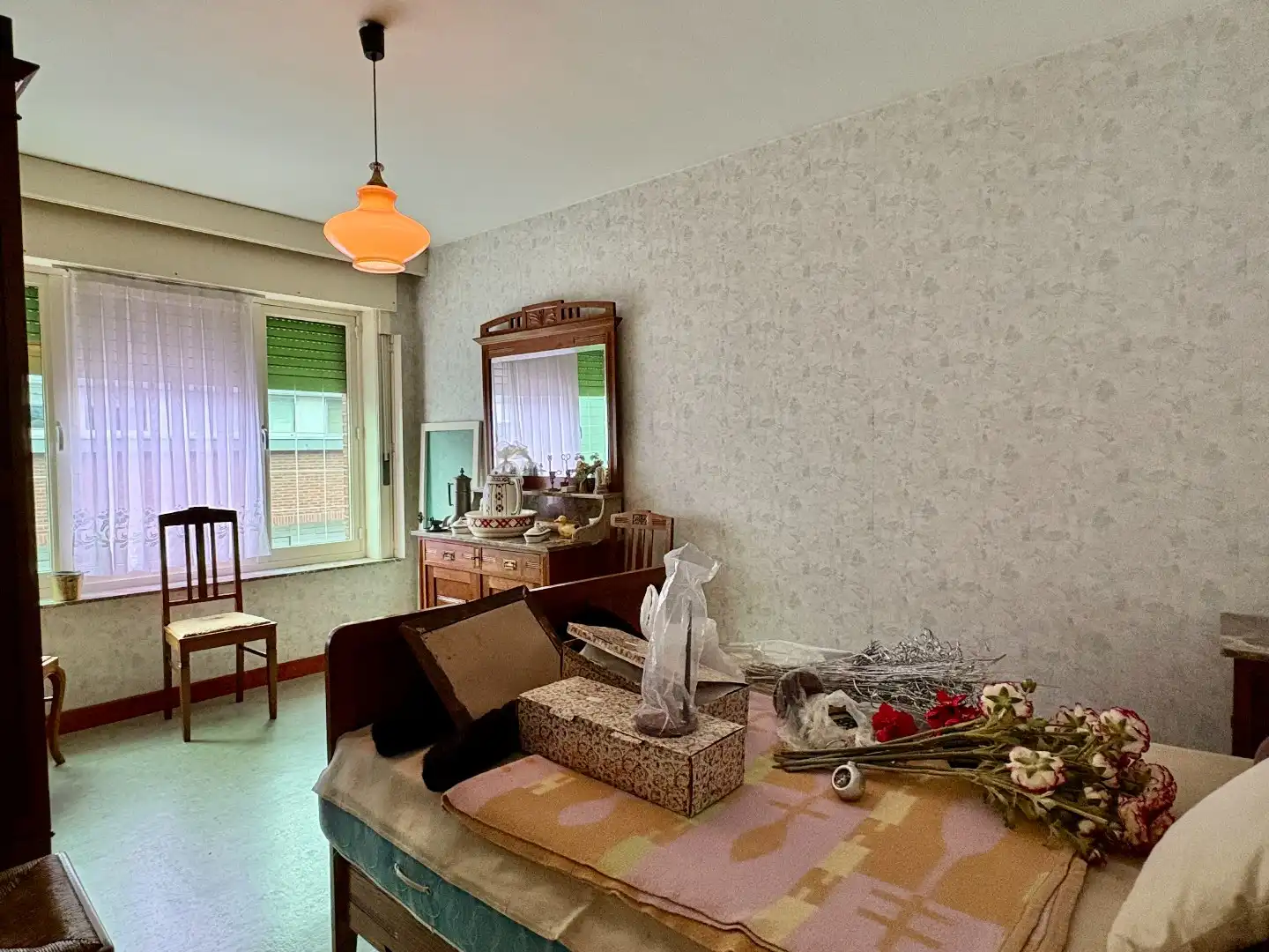 Woning met betonstructuur voorzien van garage, tuin en 3 slks te Kuurne. foto 11