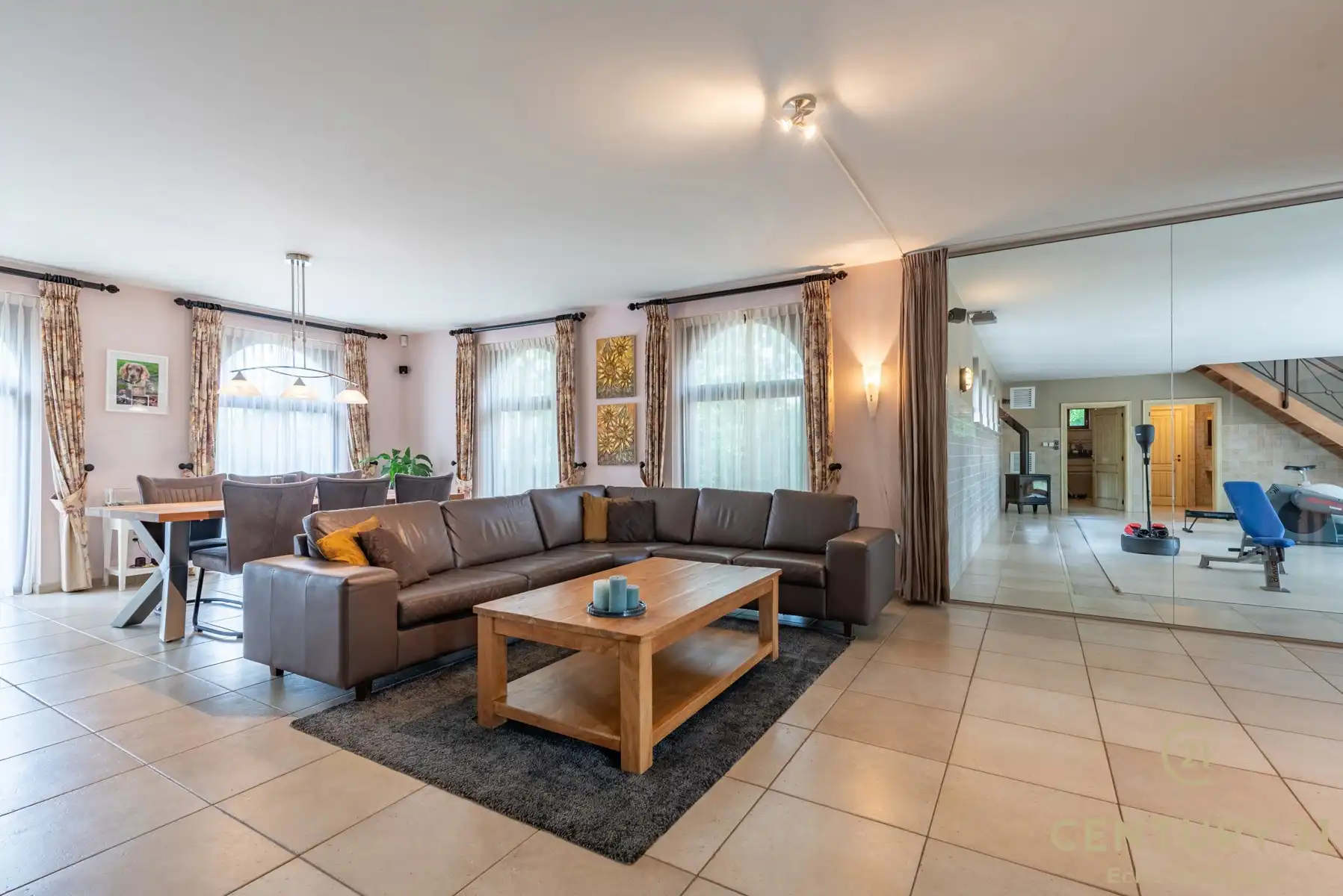 Riante villa met 5 slaapkamers, 4 badkamers en binnenzwembad foto 5