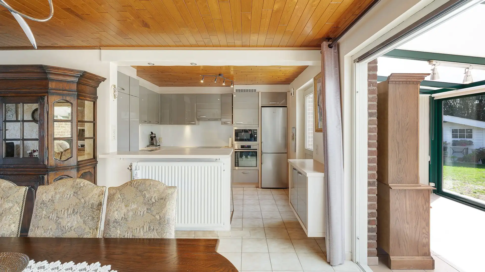 Verzorgde vrijstaande woning op een mooi perceel te Sijsele foto 9