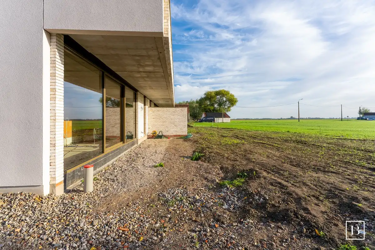 Uiterst kwalitatieve nieuwbouwwoning te Vlissegem foto {{pictureIndex}}