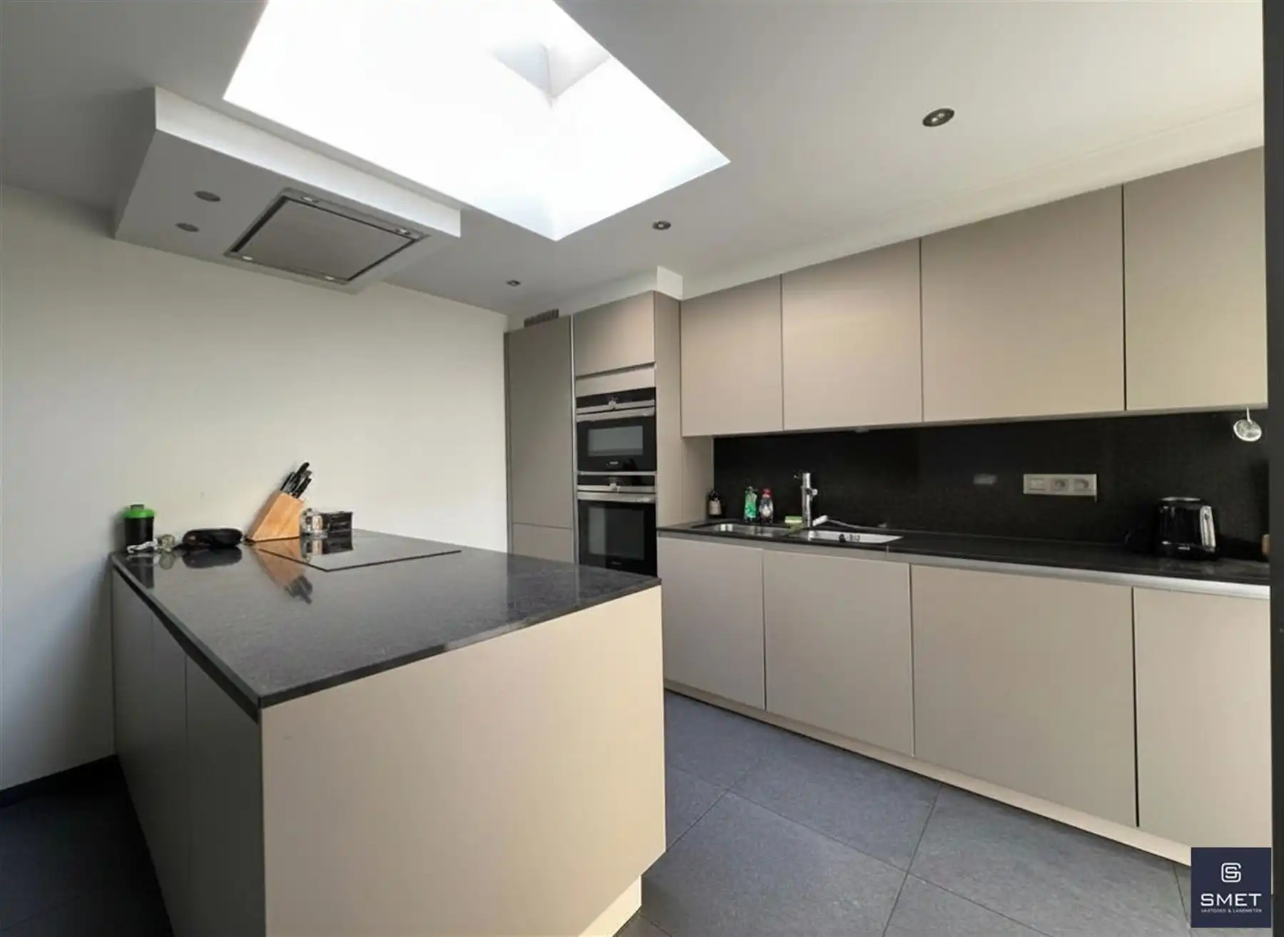 RUIME WONING (GLVLRS) MET 2 SLPKS, GAR. EN TUIN foto 11