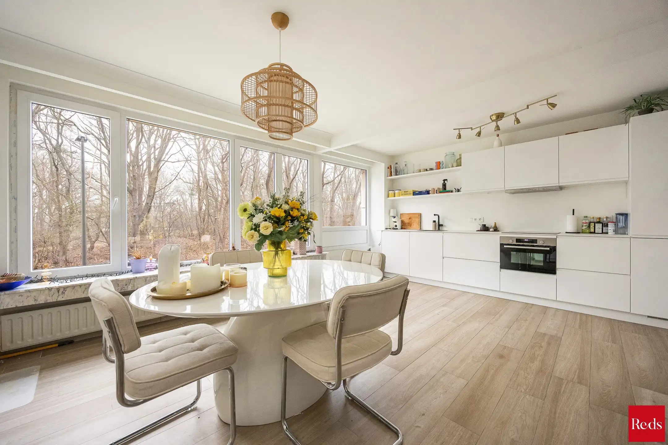 Gerenoveerd appartement nabij een groene omgeving foto 3