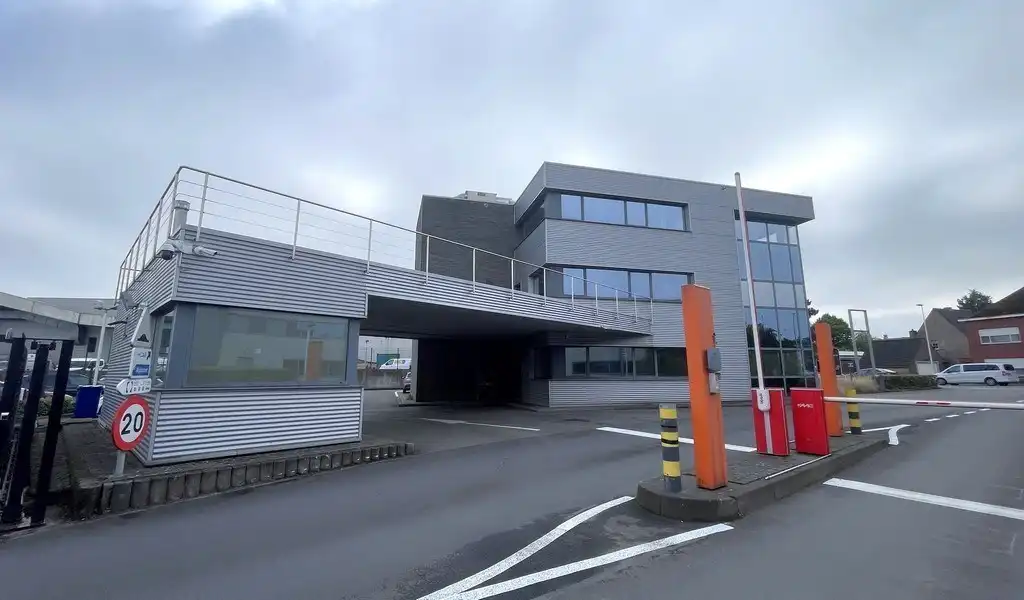 Ingedeelde kantoorruimte met parking te huur in Aartselaar foto 14